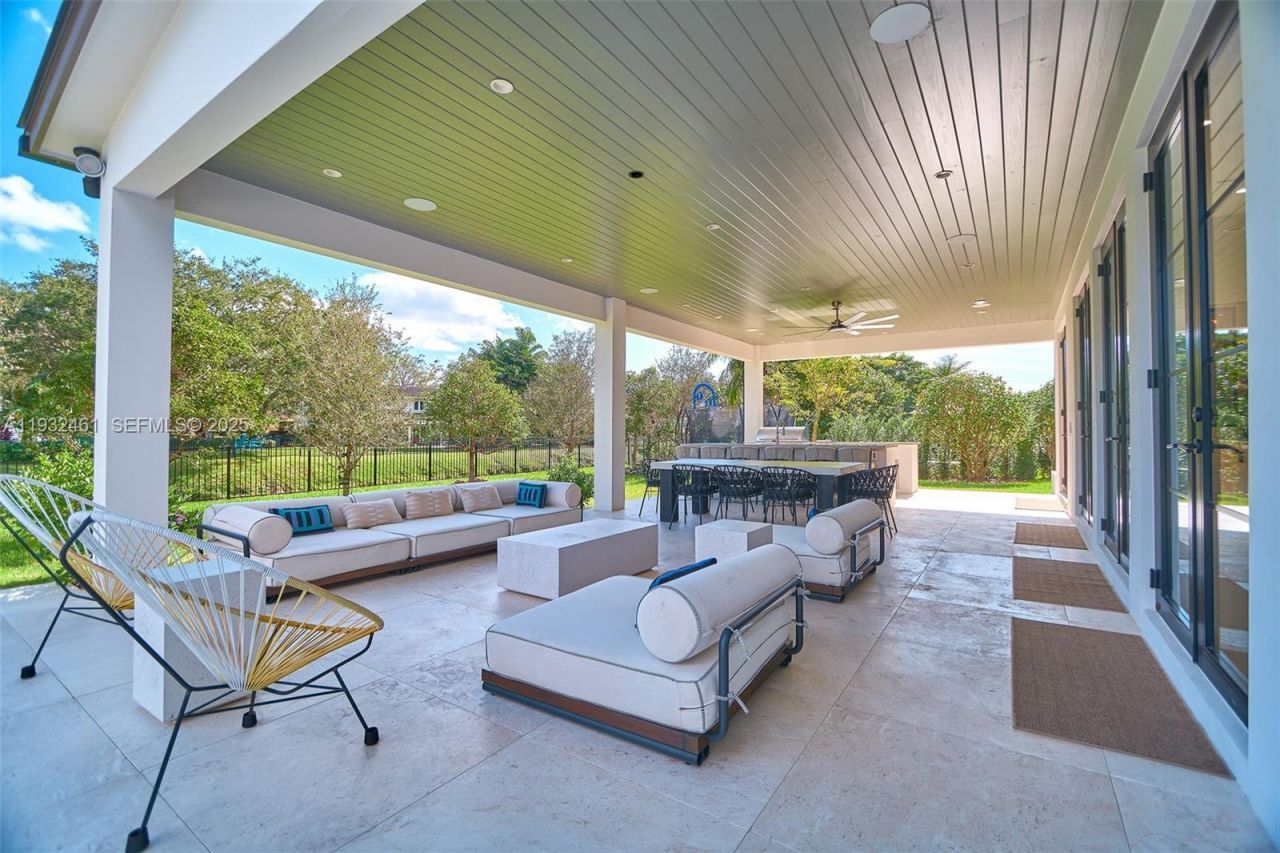 11001 SW 74th Ave, Pinecrest, FL 33156 Photo