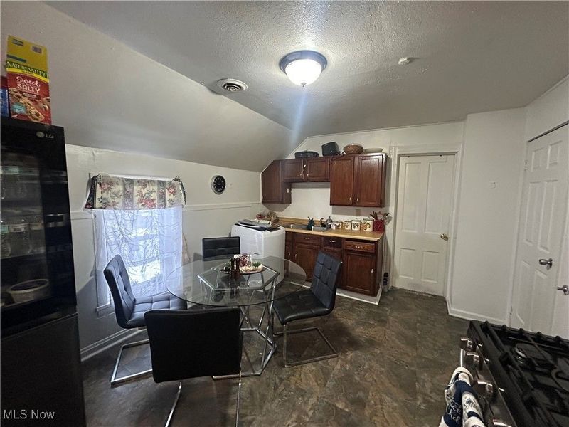 2710 Althen Avenue, Cleveland, OH 44109 Photo 5