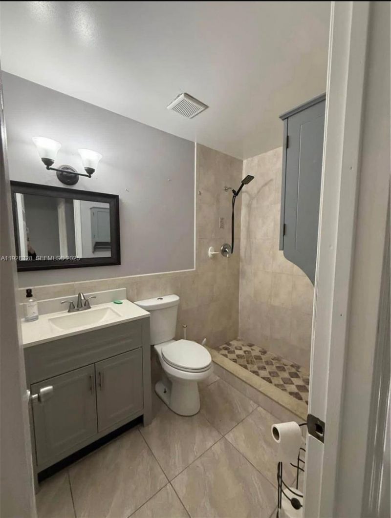 5255 W 26th Ct , Unit 803, Hialeah, FL 33016 Photo