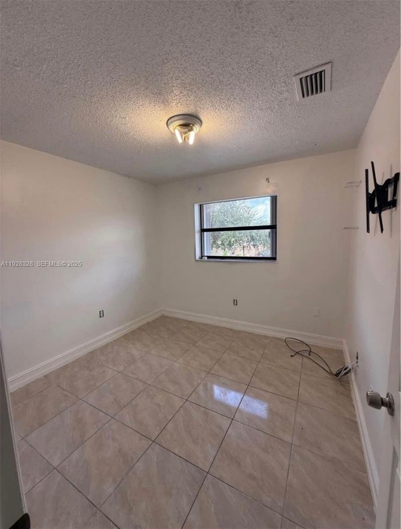 5255 W 26th Ct , Unit 803, Hialeah, FL 33016 Photo