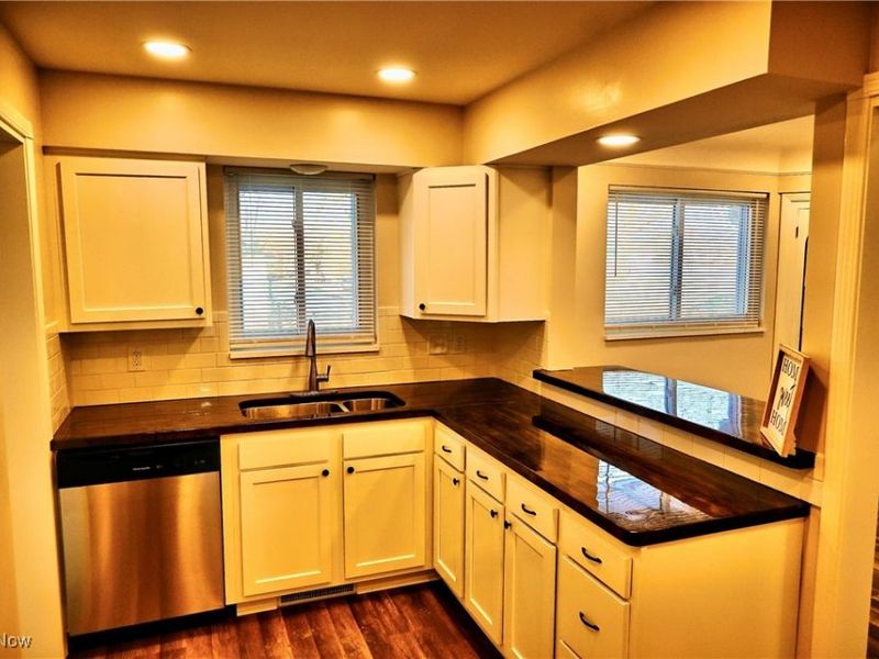 6302 W 54th Street, Parma, OH 44129 Photo 6