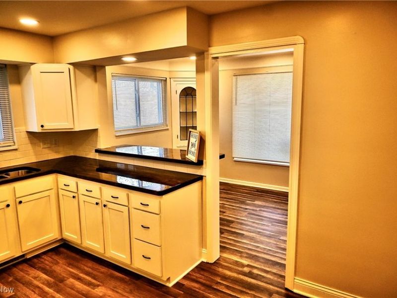 6302 W 54th Street, Parma, OH 44129 Photo 7