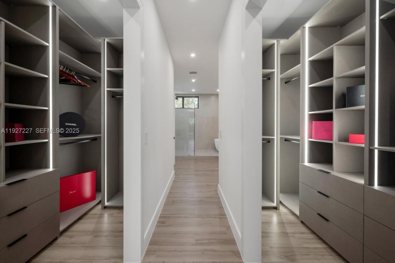 11143 NE 8th Ave, Biscayne Park, FL 33161 Photo