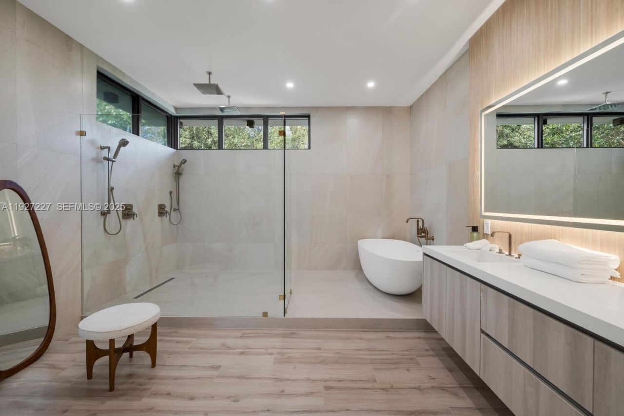 11143 NE 8th Ave, Biscayne Park, FL 33161 Photo