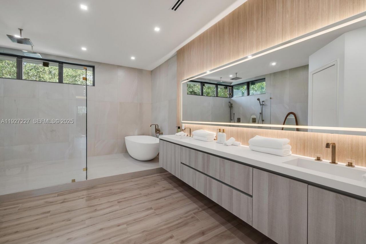 11143 NE 8th Ave, Biscayne Park, FL 33161 Photo