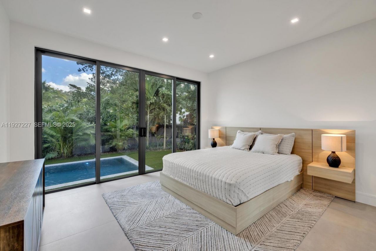 11143 NE 8th Ave, Biscayne Park, FL 33161 Photo