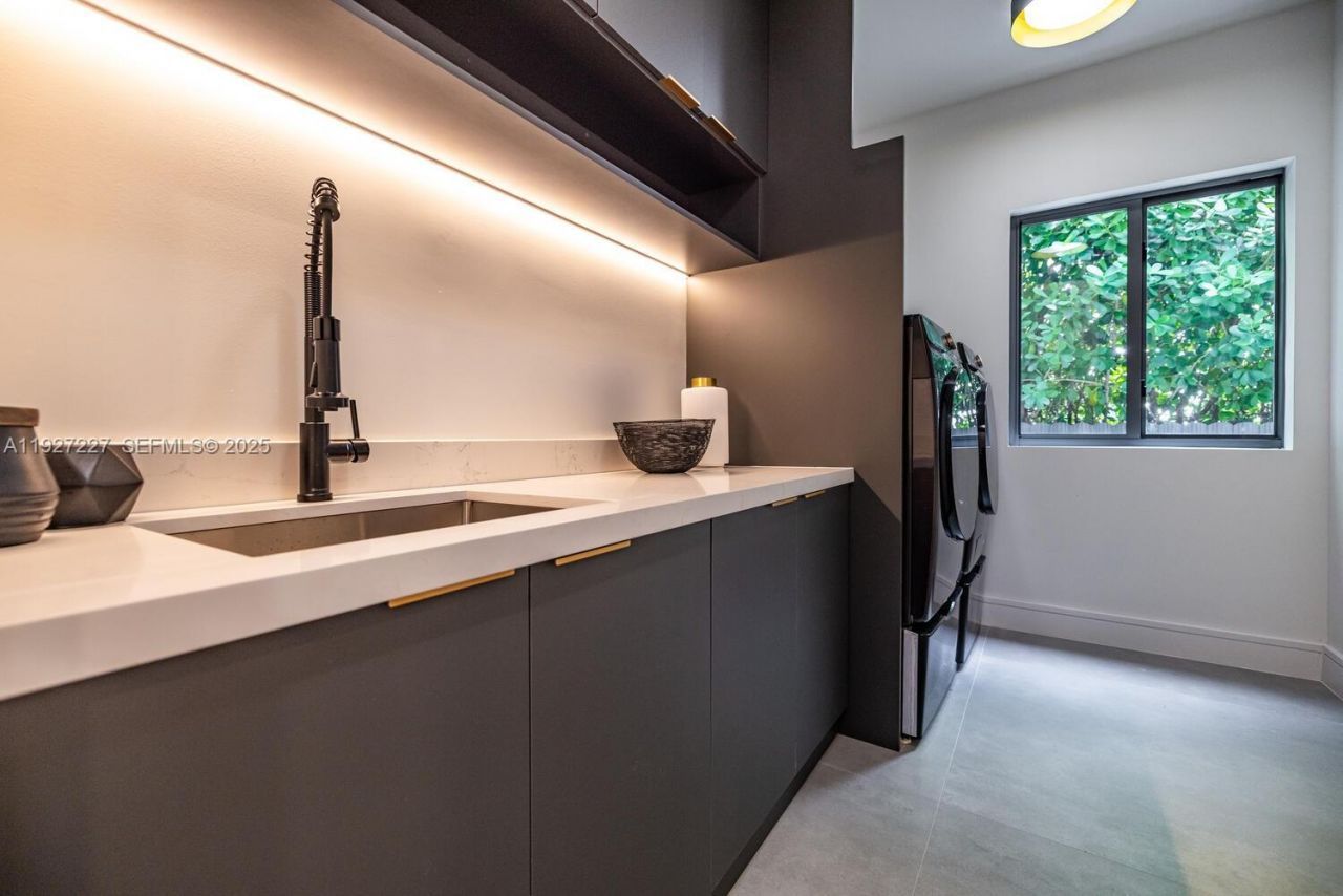 11143 NE 8th Ave, Biscayne Park, FL 33161 Photo