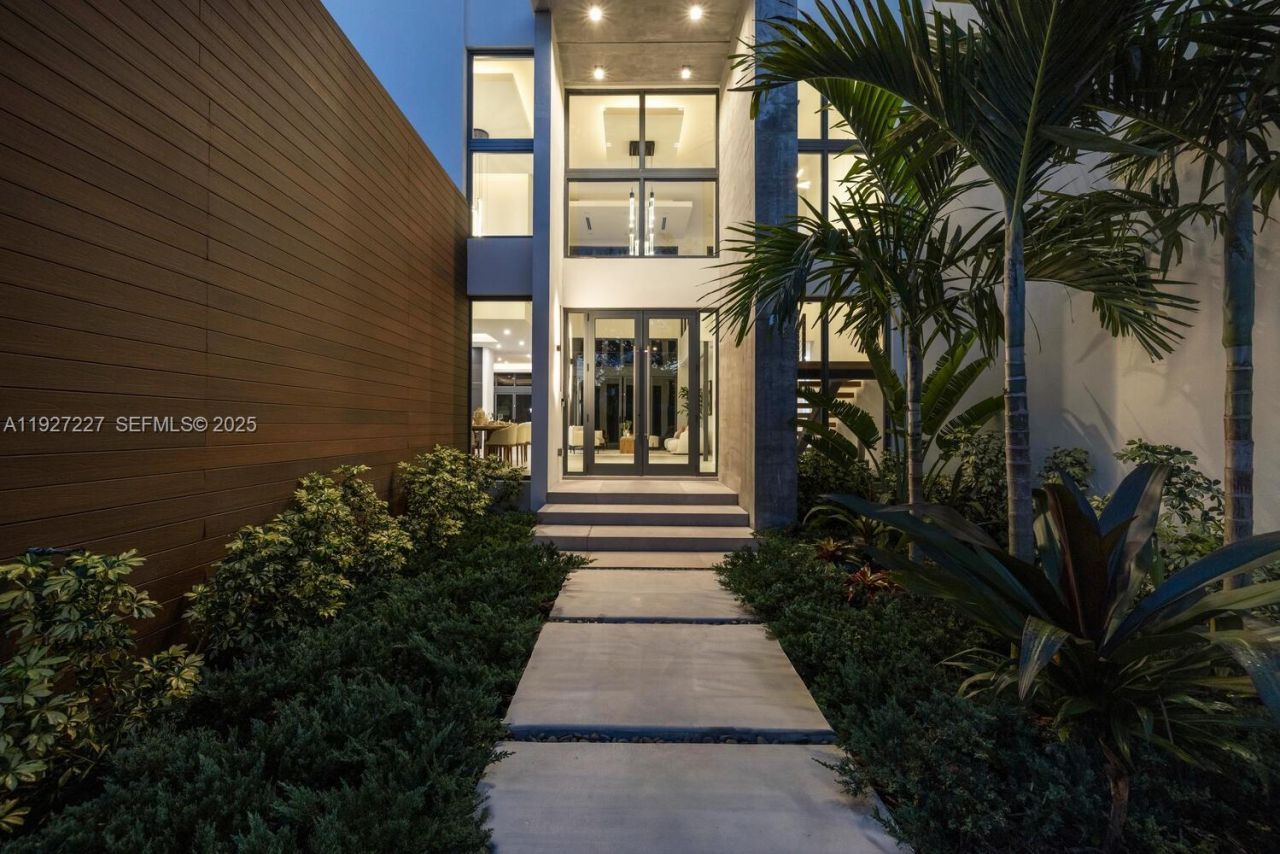 11143 NE 8th Ave, Biscayne Park, FL 33161 Photo