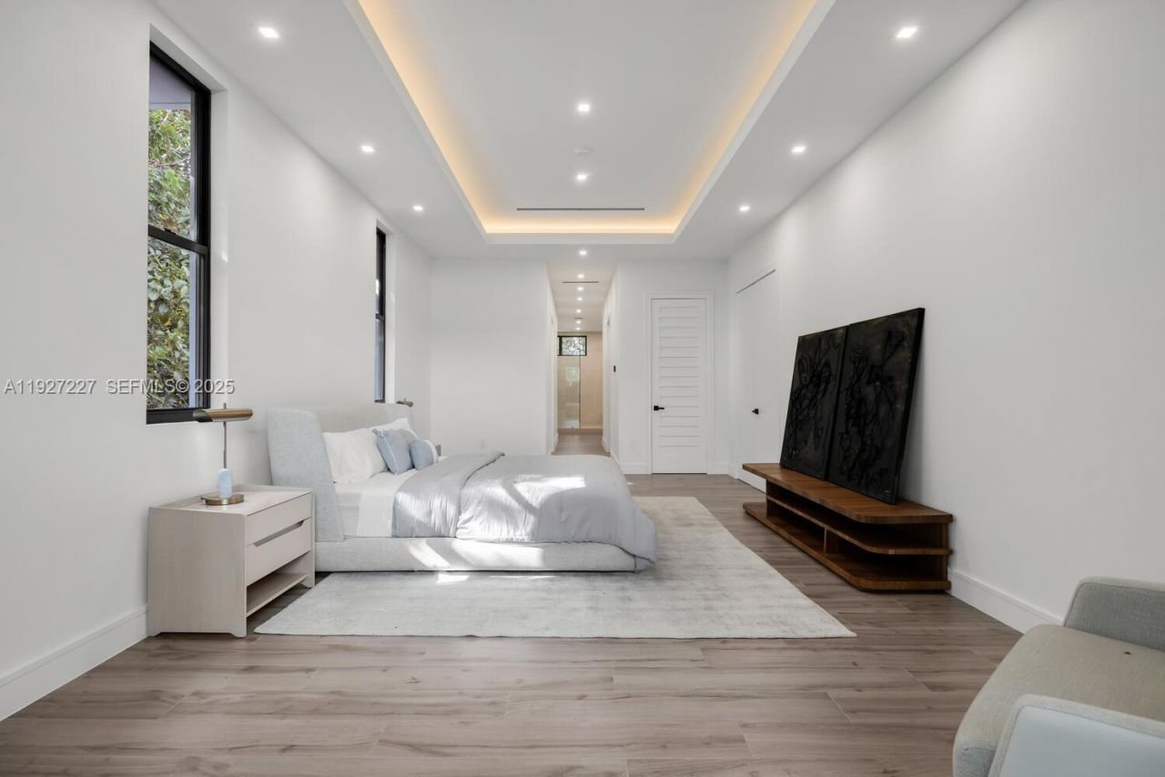 11143 NE 8th Ave, Biscayne Park, FL 33161 Photo