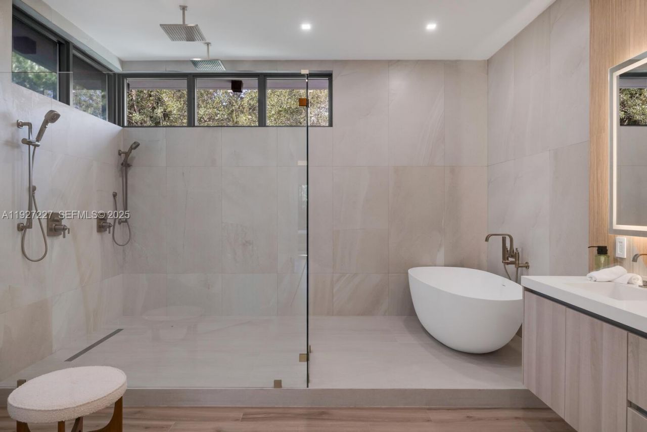 11143 NE 8th Ave, Biscayne Park, FL 33161 Photo