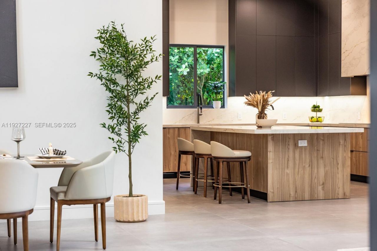 11143 NE 8th Ave, Biscayne Park, FL 33161 Photo