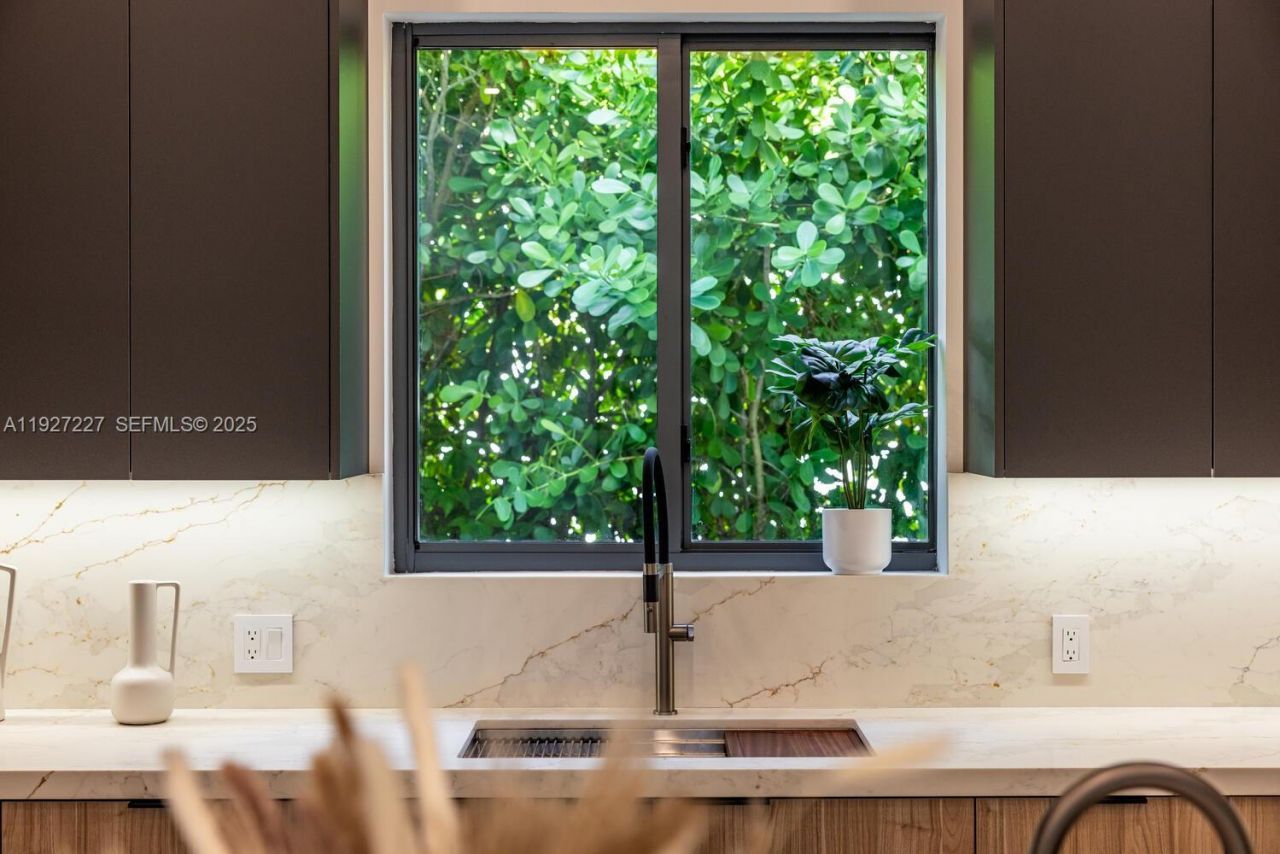 11143 NE 8th Ave, Biscayne Park, FL 33161 Photo