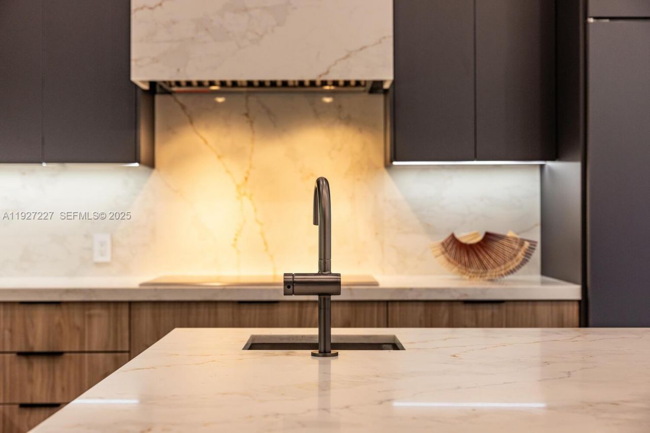 11143 NE 8th Ave, Biscayne Park, FL 33161 Photo