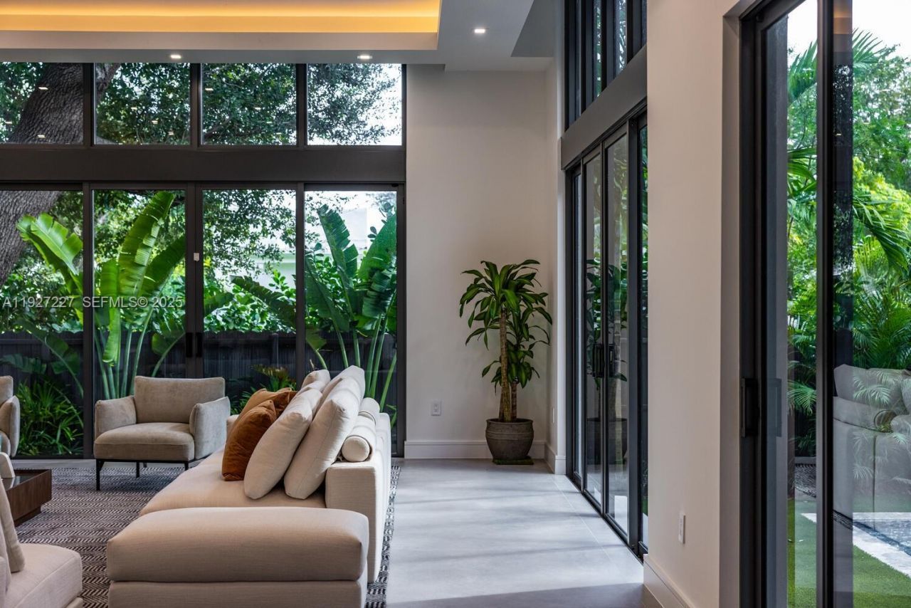 11143 NE 8th Ave, Biscayne Park, FL 33161 Photo