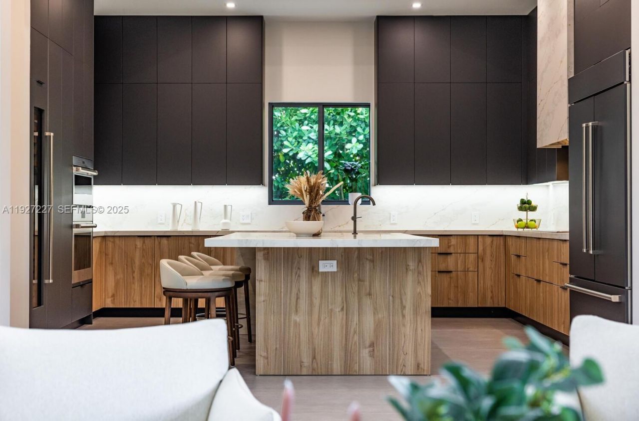 11143 NE 8th Ave, Biscayne Park, FL 33161 Photo