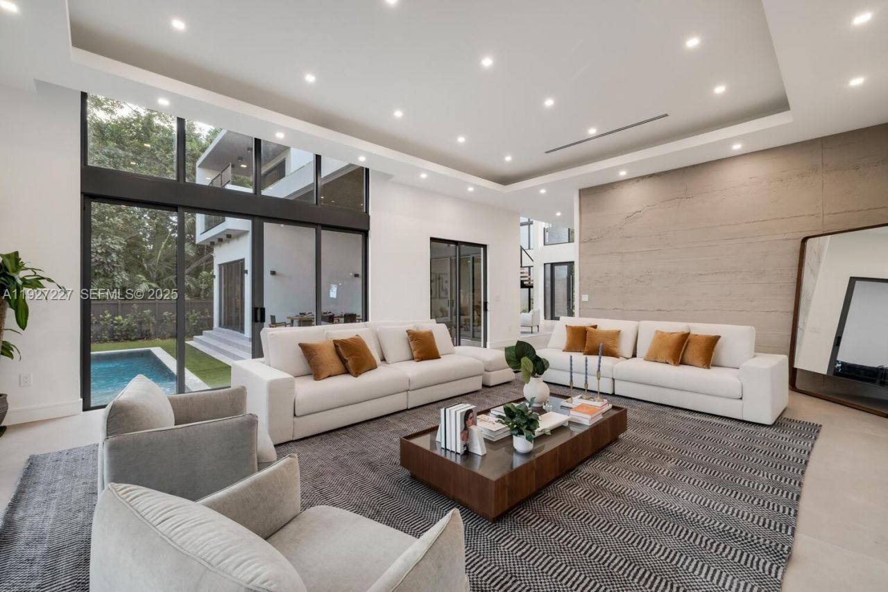 11143 NE 8th Ave, Biscayne Park, FL 33161 Photo