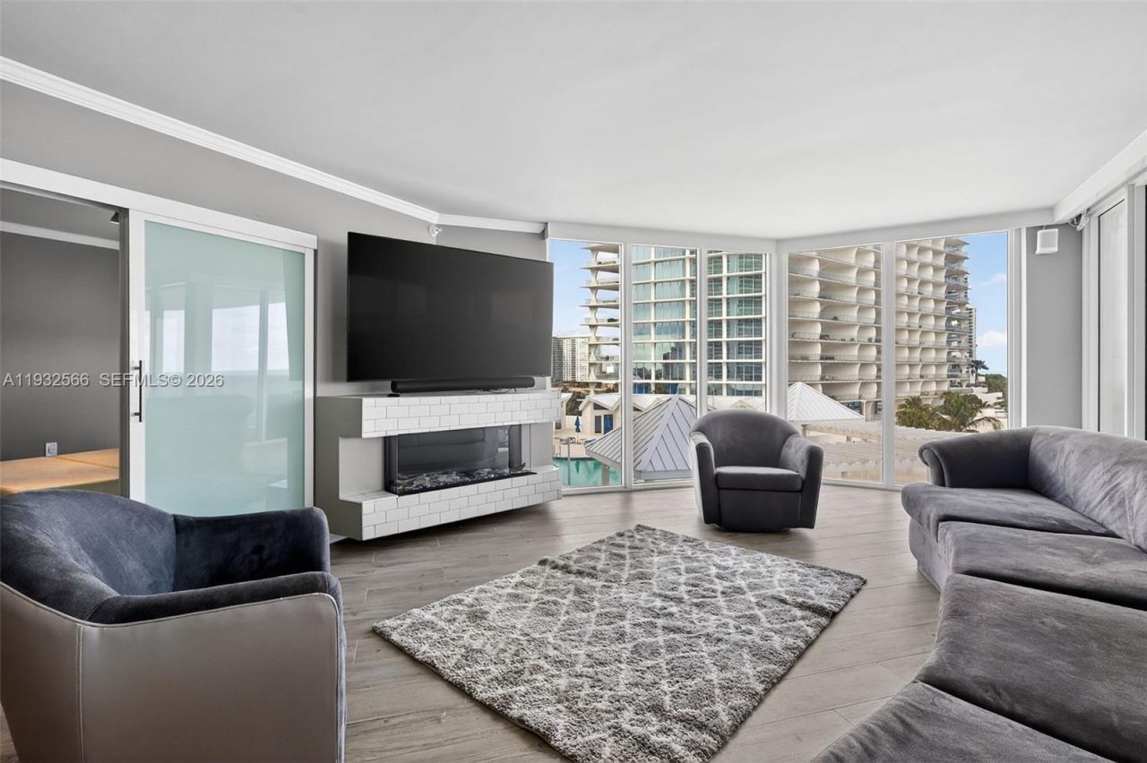 16711 Collins Ave, Unit 808, Sunny Isles Beach, FL 33160 Photo