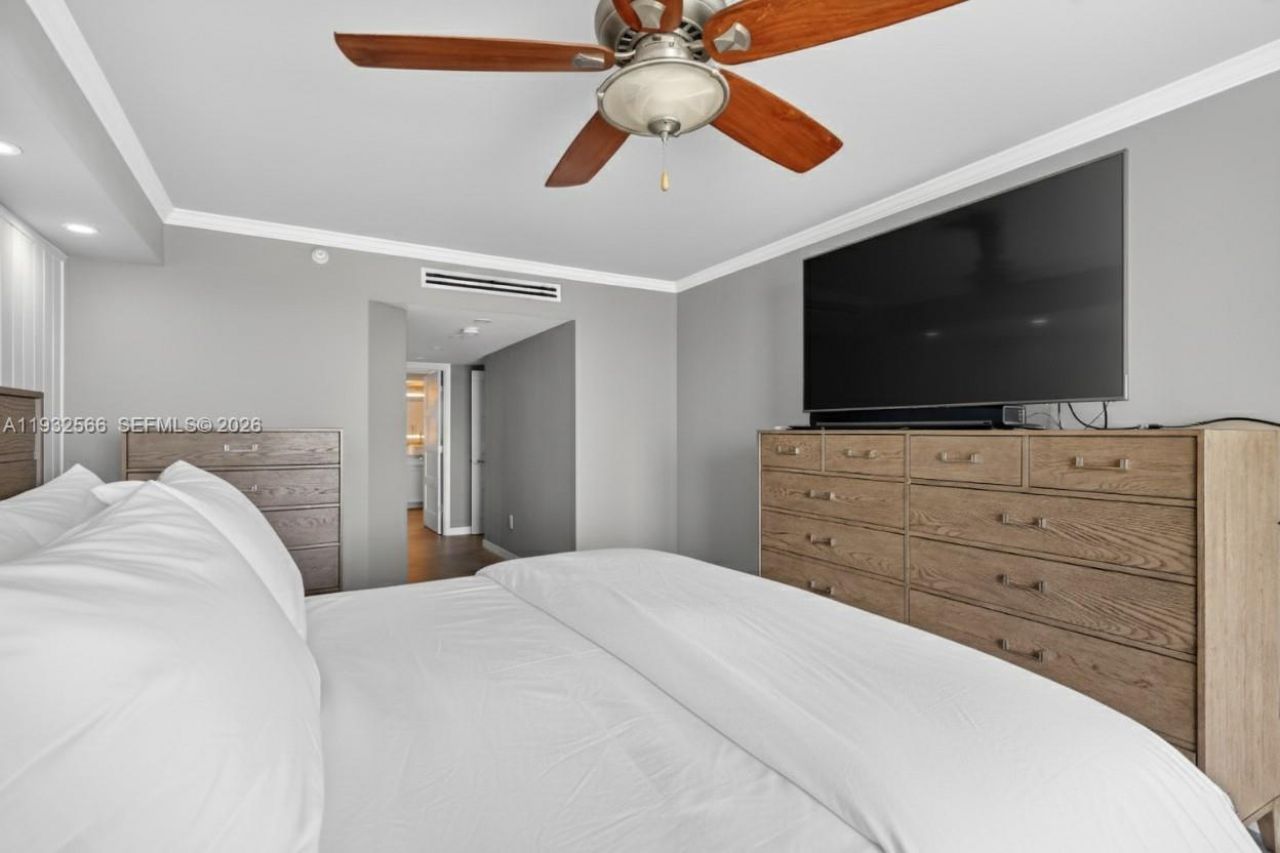 16711 Collins Ave, Unit 808, Sunny Isles Beach, FL 33160 Photo