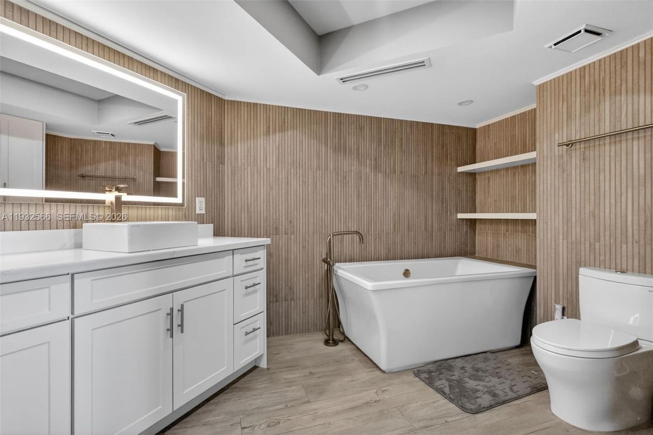 16711 Collins Ave, Unit 808, Sunny Isles Beach, FL 33160 Photo