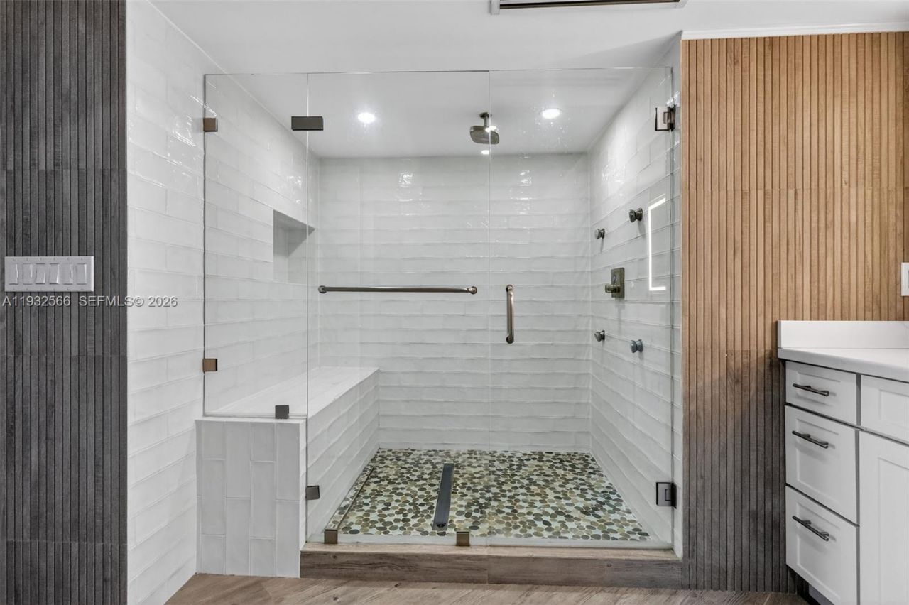 16711 Collins Ave, Unit 808, Sunny Isles Beach, FL 33160 Photo