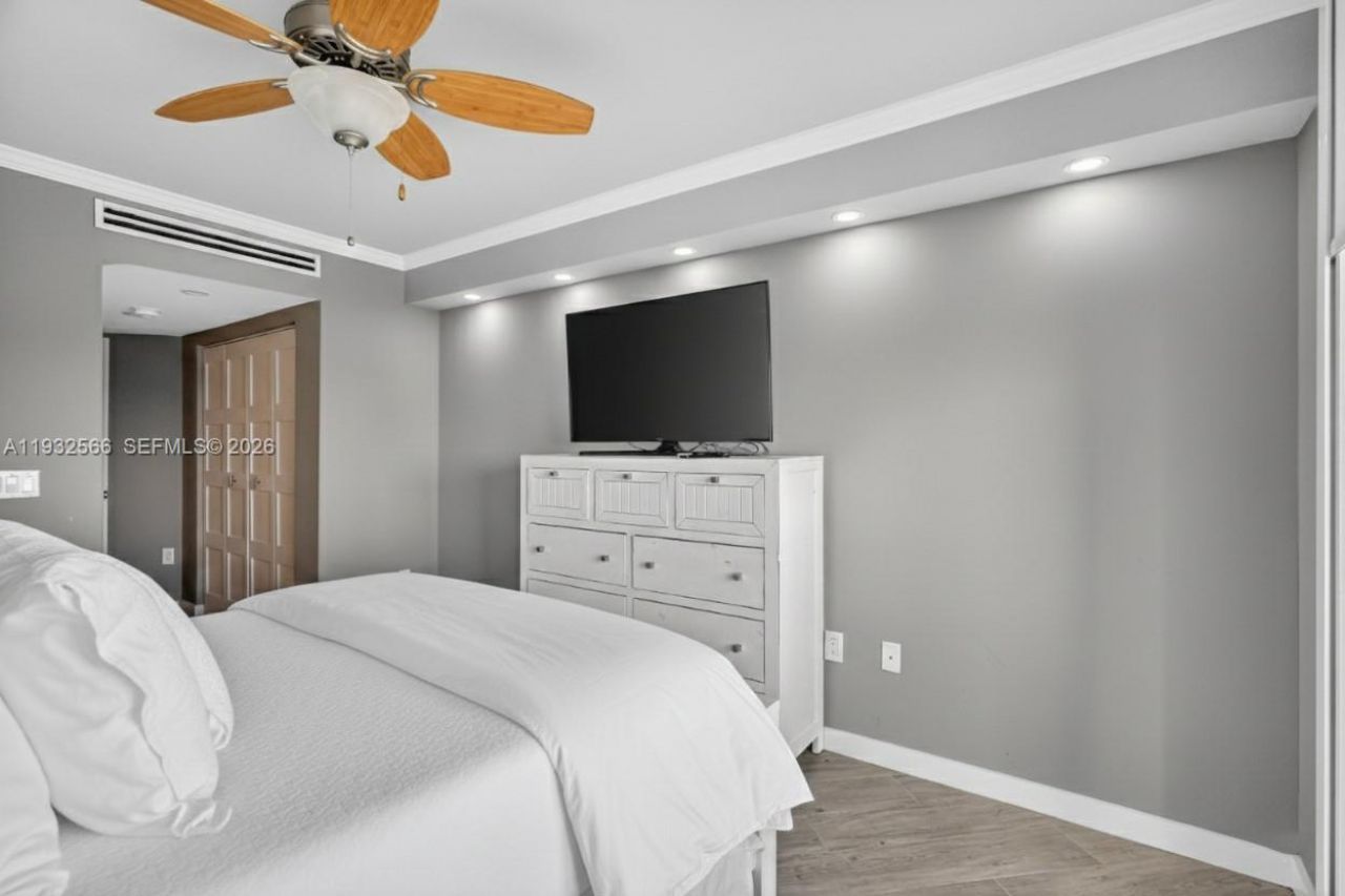 16711 Collins Ave, Unit 808, Sunny Isles Beach, FL 33160 Photo