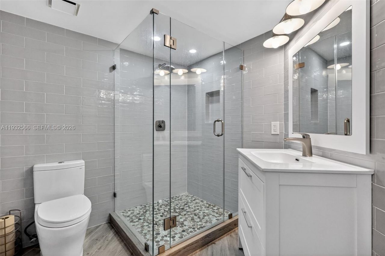 16711 Collins Ave, Unit 808, Sunny Isles Beach, FL 33160 Photo