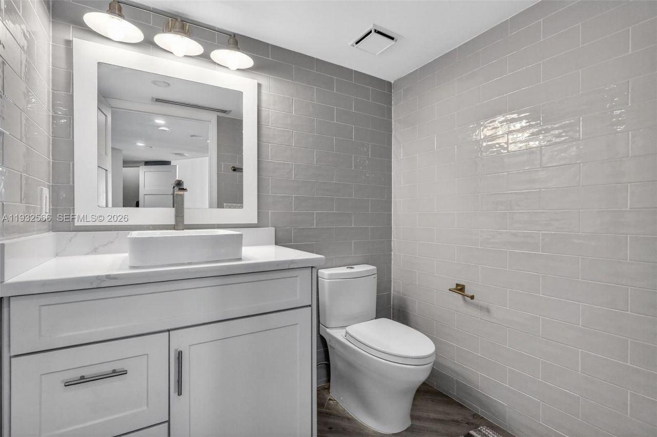 16711 Collins Ave, Unit 808, Sunny Isles Beach, FL 33160 Photo