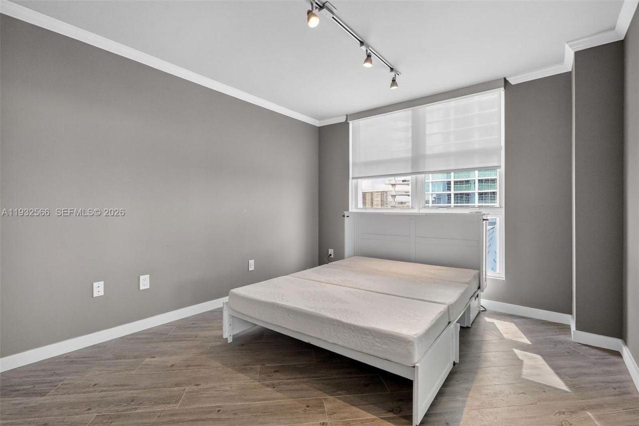 16711 Collins Ave, Unit 808, Sunny Isles Beach, FL 33160 Photo