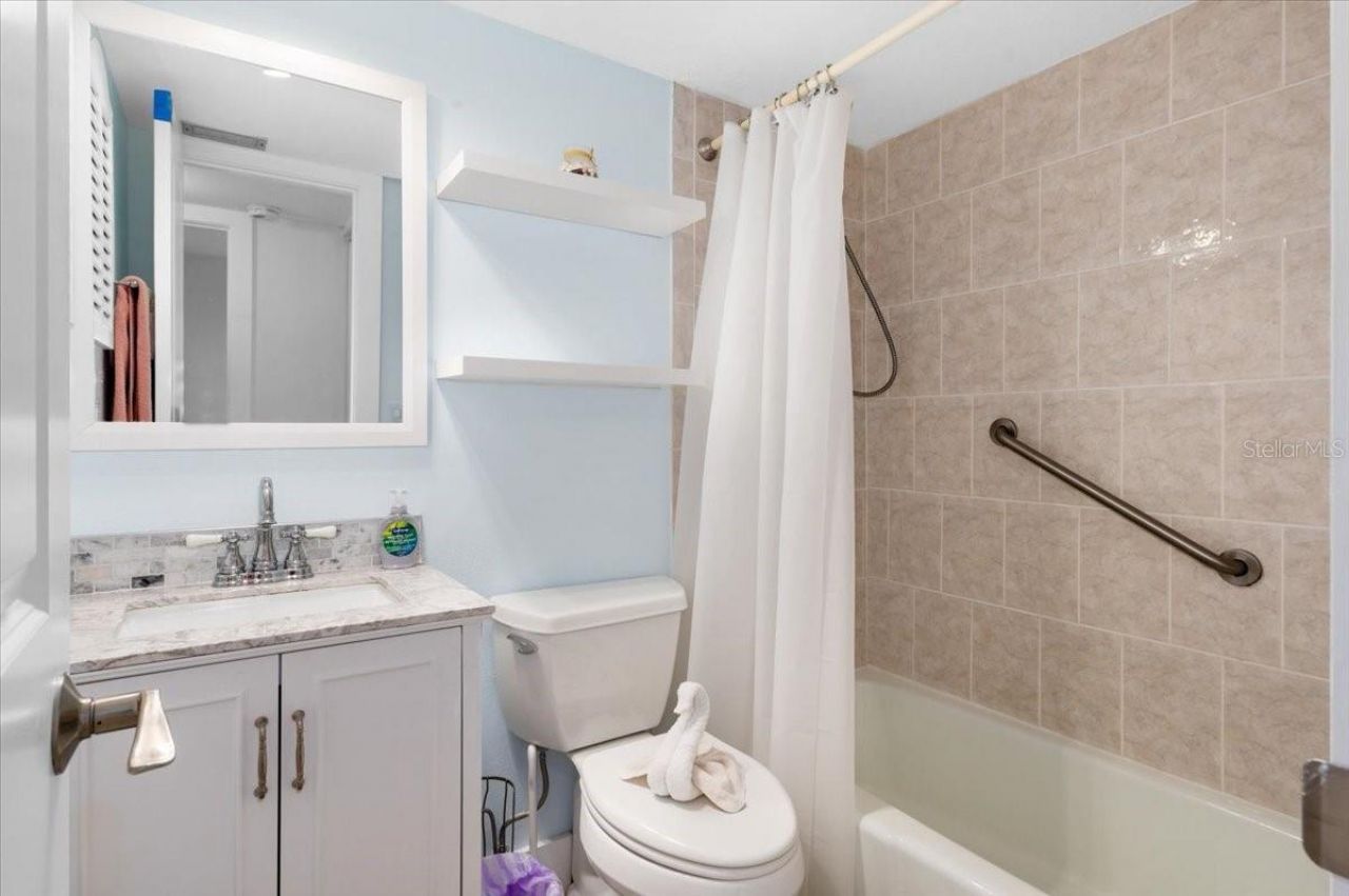 110 Vista Hermosa Circle, Unit 106B, Sarasota, FL 34242 Photo