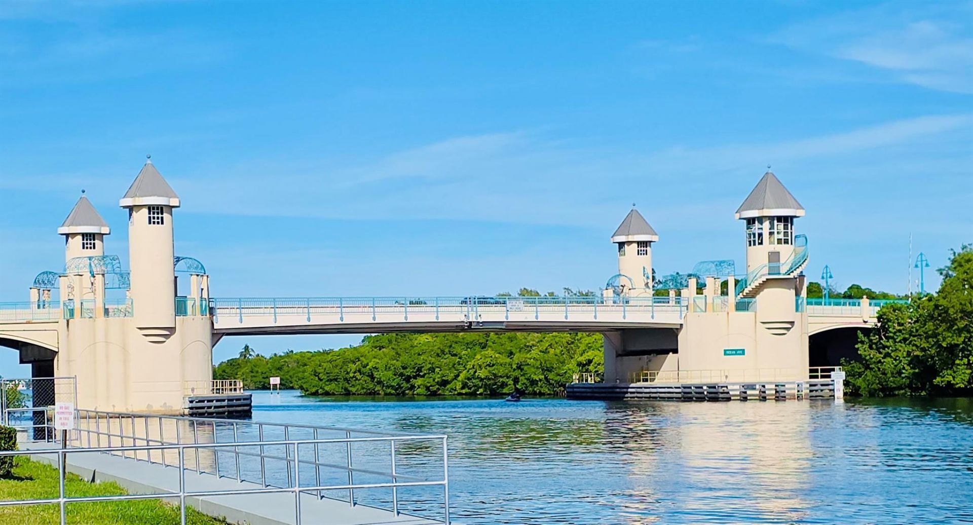 240 Horizons W, Unit 208, Boynton Beach, FL 33435 Photo