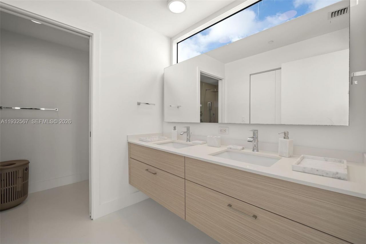 600 NE 27th St, Unit 2401, Miami, FL 33137 Photo