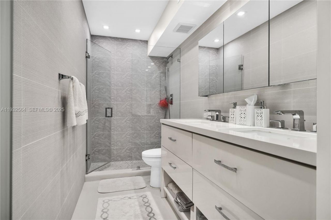 1985 S Ocean Dr , Unit 17F, Hallandale Beach, FL 33009 Photo