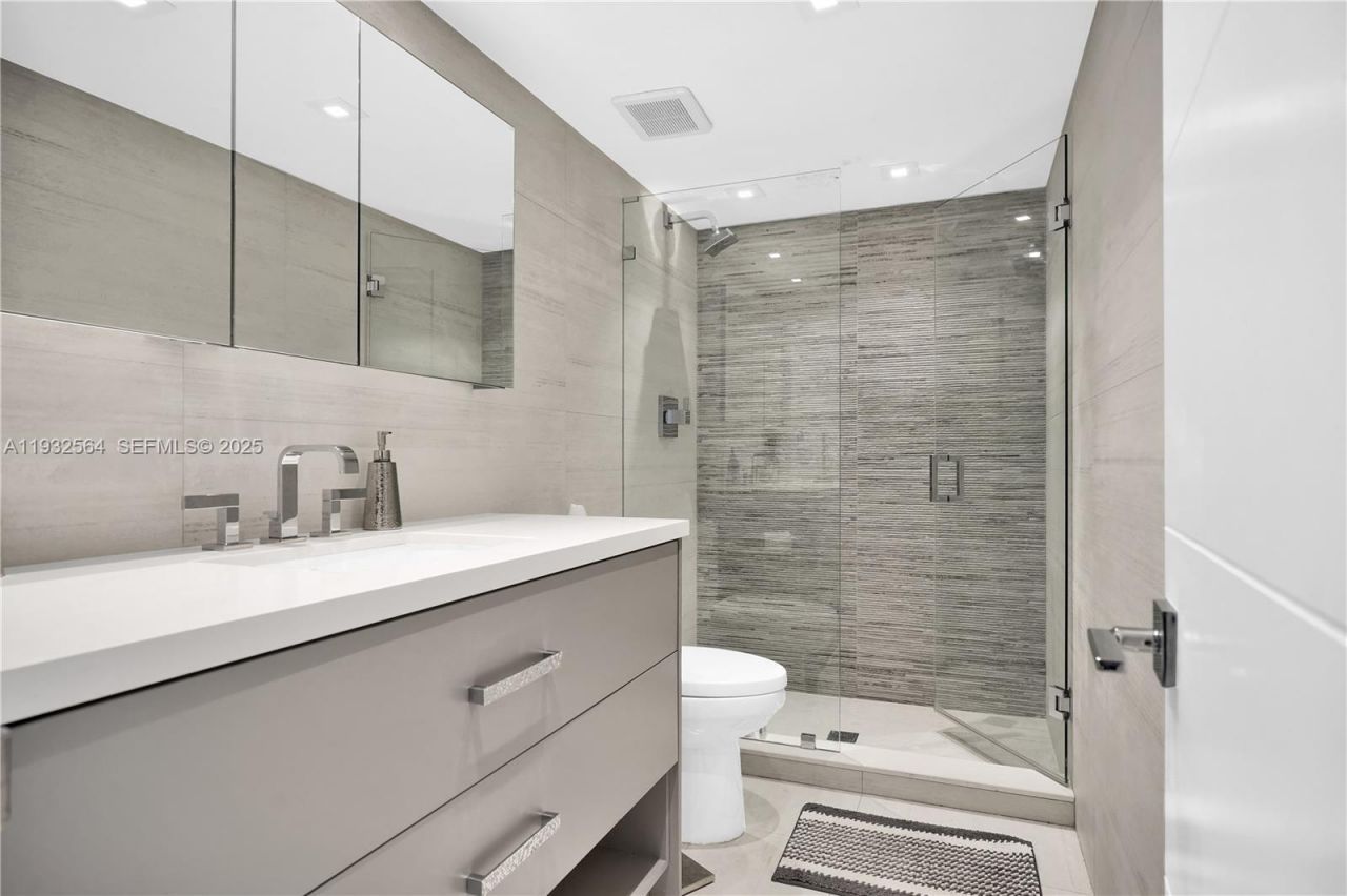 1985 S Ocean Dr , Unit 17F, Hallandale Beach, FL 33009 Photo