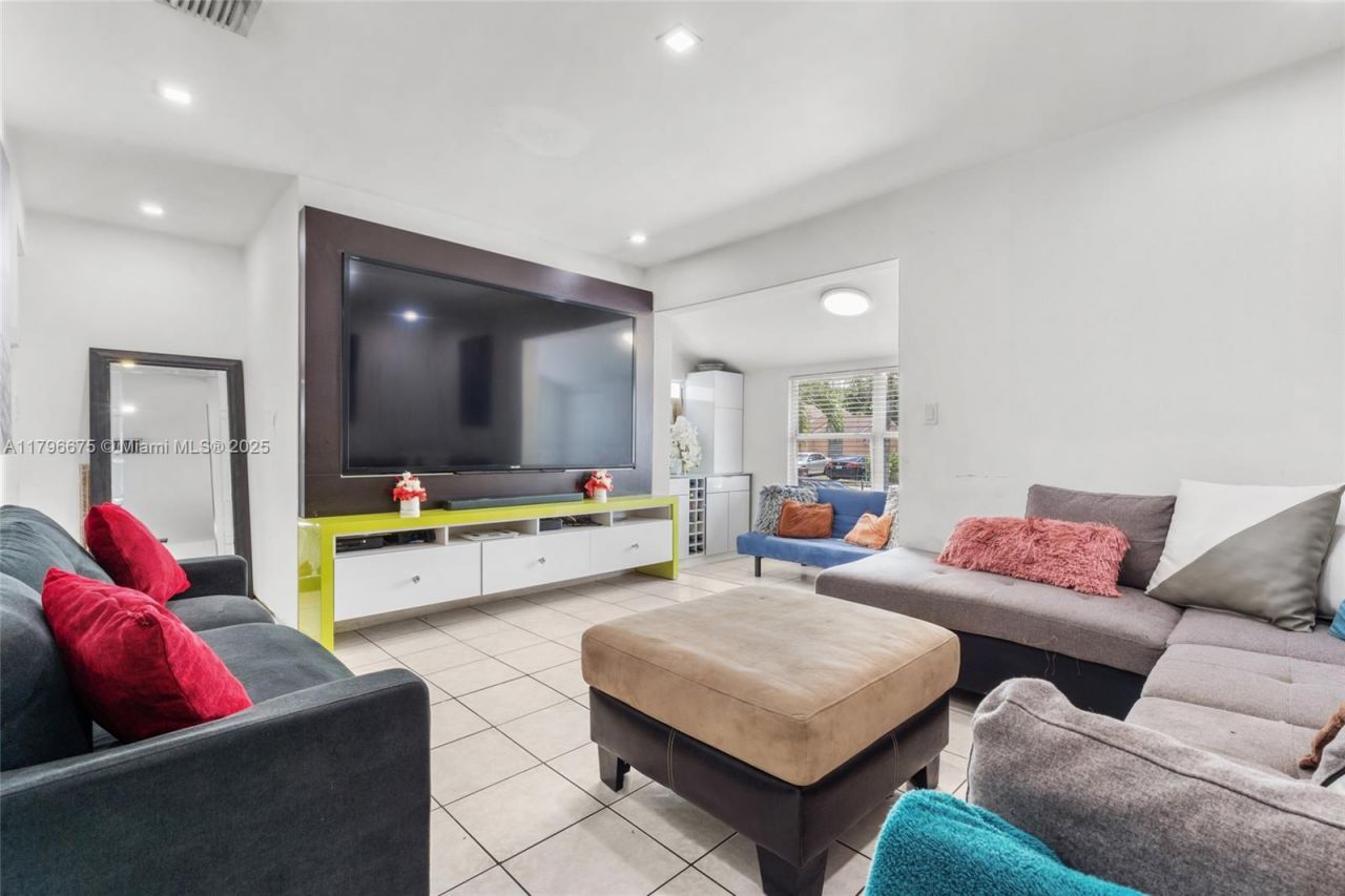 621 E 8th St, Hialeah, FL 33010 Photo