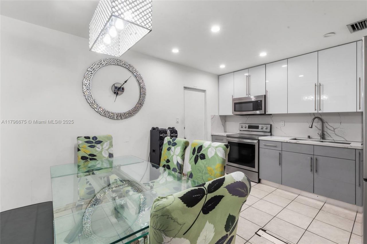 621 E 8th St, Hialeah, FL 33010 Photo