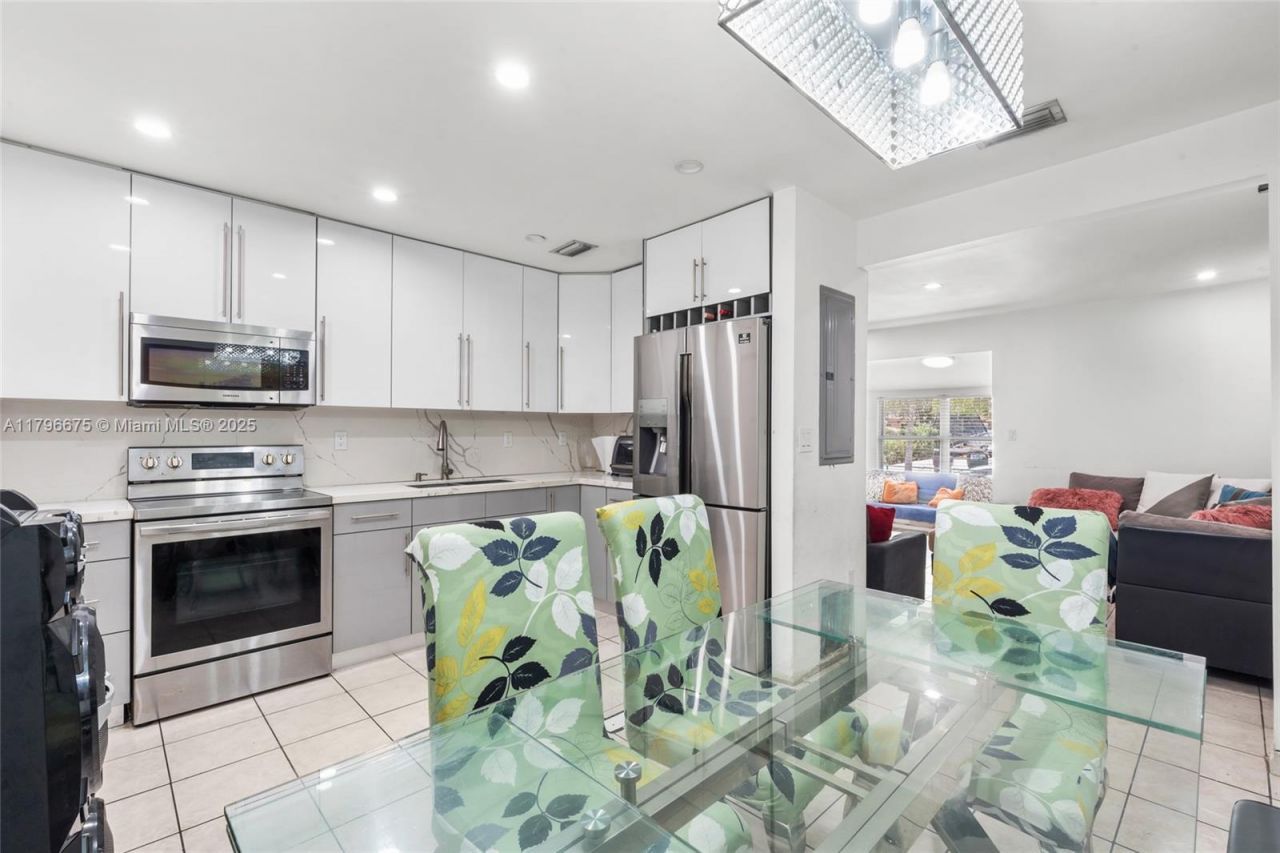 621 E 8th St, Hialeah, FL 33010 Photo