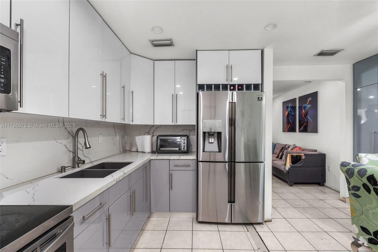 621 E 8th St, Hialeah, FL 33010 Photo