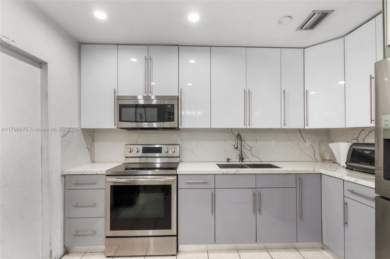 621 E 8th St, Hialeah, FL 33010 Photo