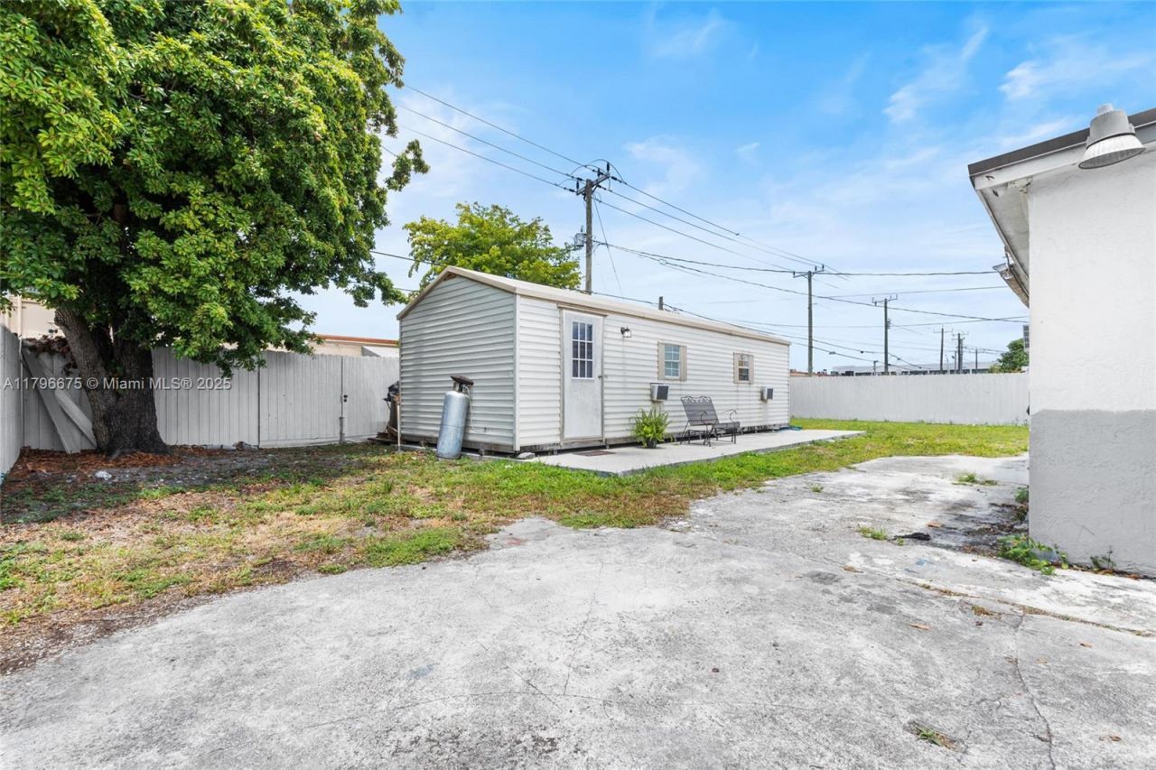 621 E 8th St, Hialeah, FL 33010 Photo