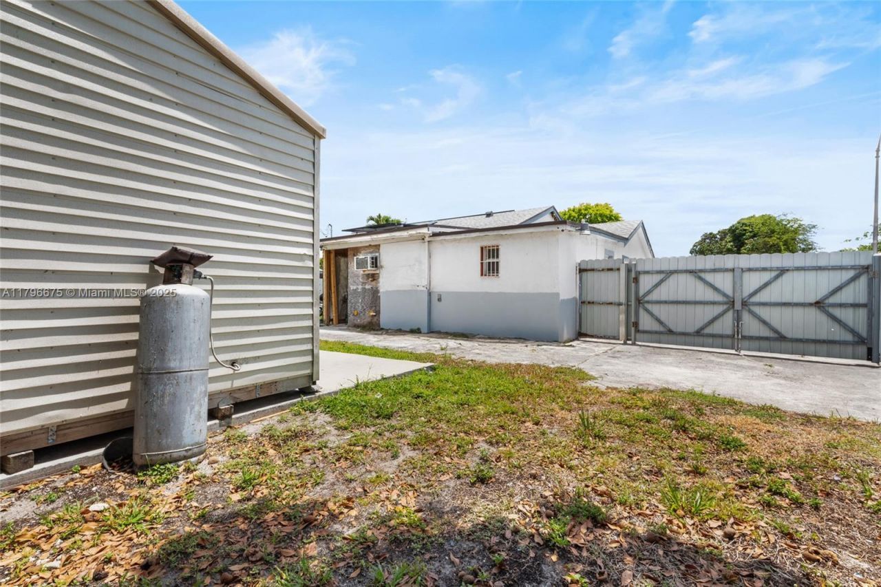 621 E 8th St, Hialeah, FL 33010 Photo