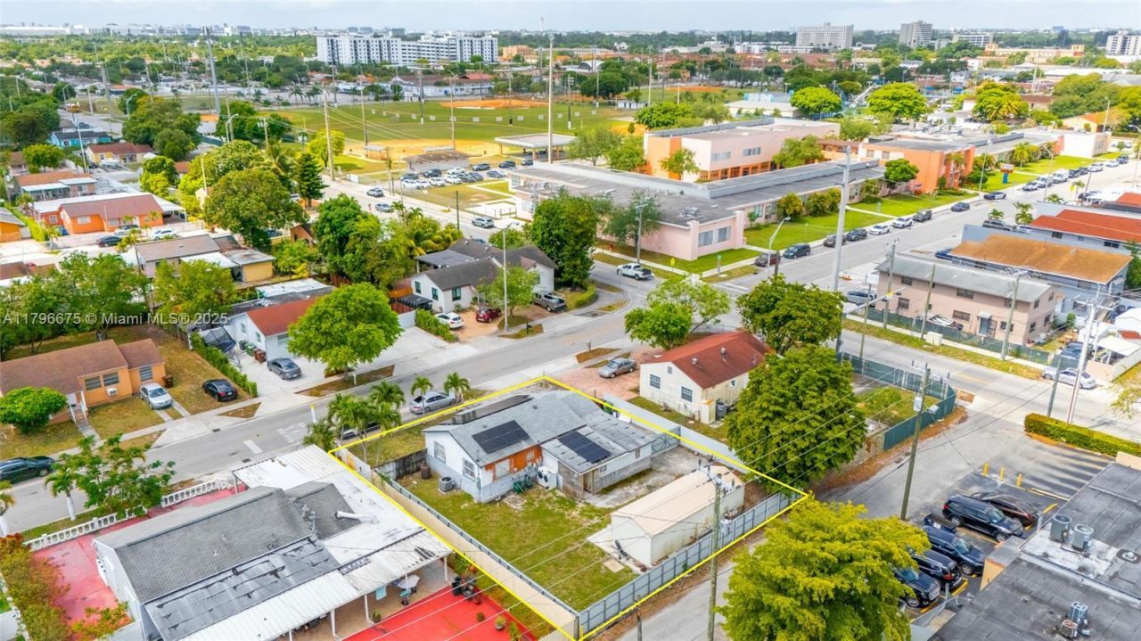 621 E 8th St, Hialeah, FL 33010 Photo