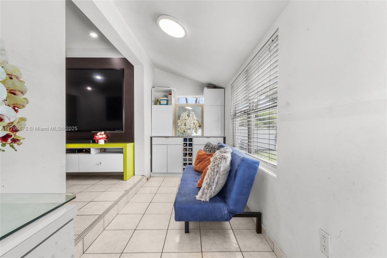 621 E 8th St, Hialeah, FL 33010 Photo