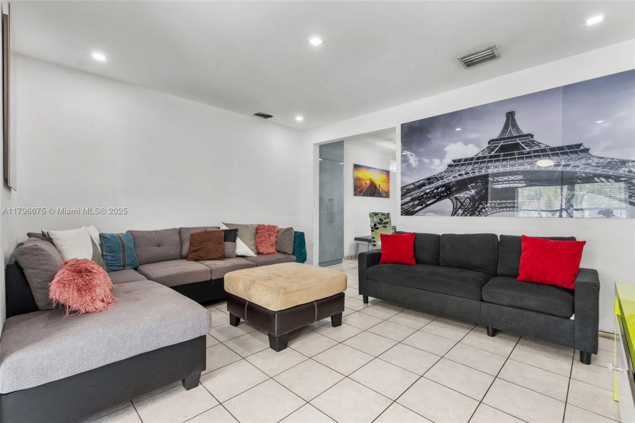 621 E 8th St, Hialeah, FL 33010 Photo