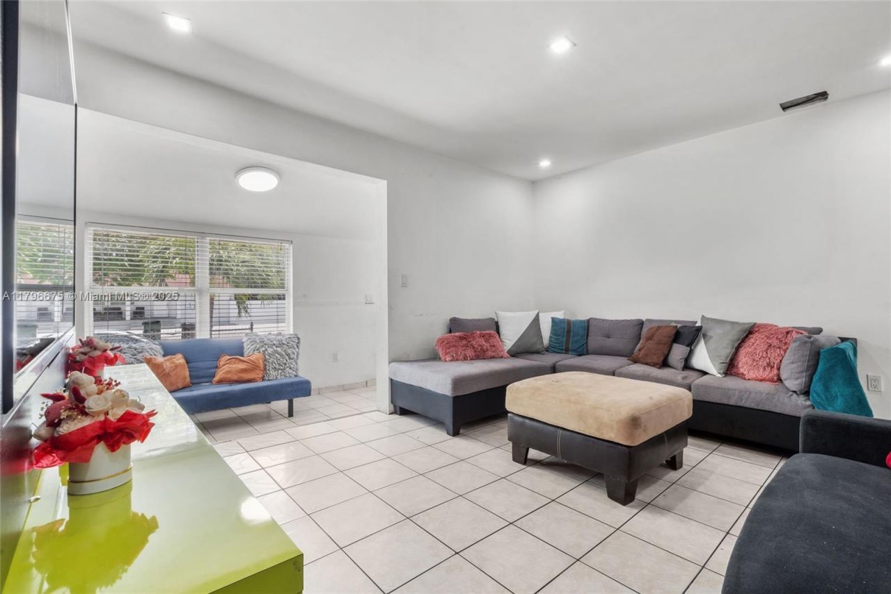 621 E 8th St, Hialeah, FL 33010 Photo