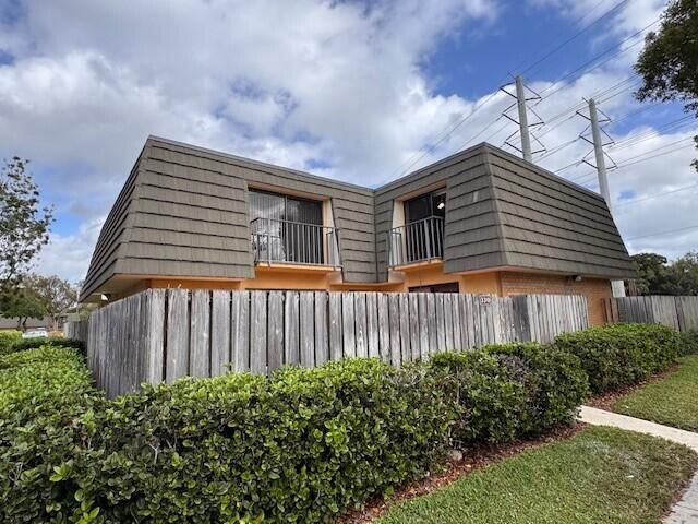 3310 33 Way, West Palm Beach, FL 33407 Photo