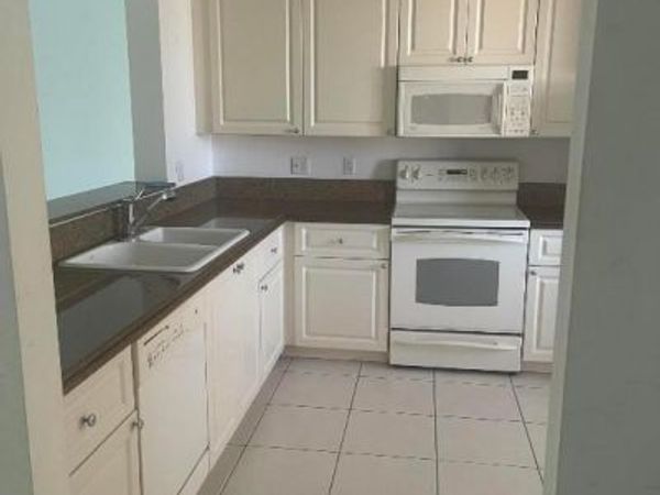 1 Harbour Isle Ph01 Drive E, Unit 1, Fort Pierce, FL 34949