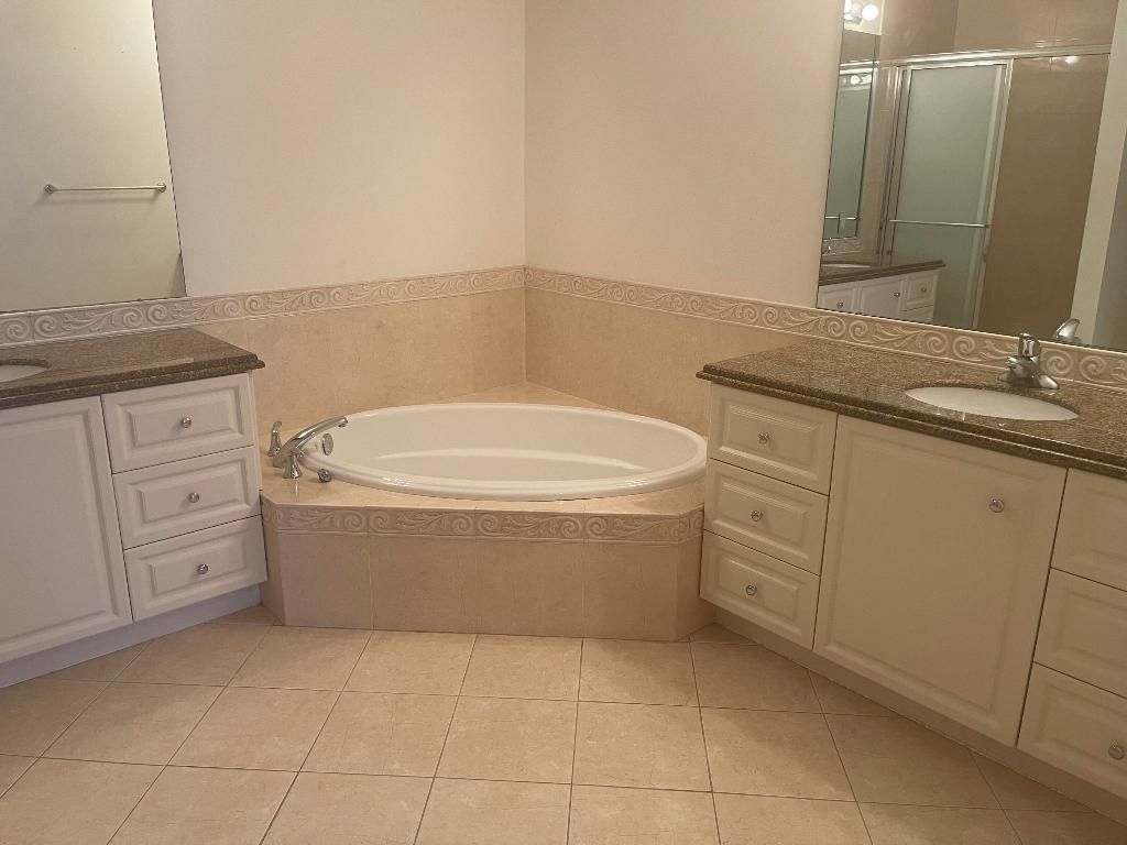1 Harbour Isle Ph01 Drive E, Unit 1, Fort Pierce, FL 34949 Photo