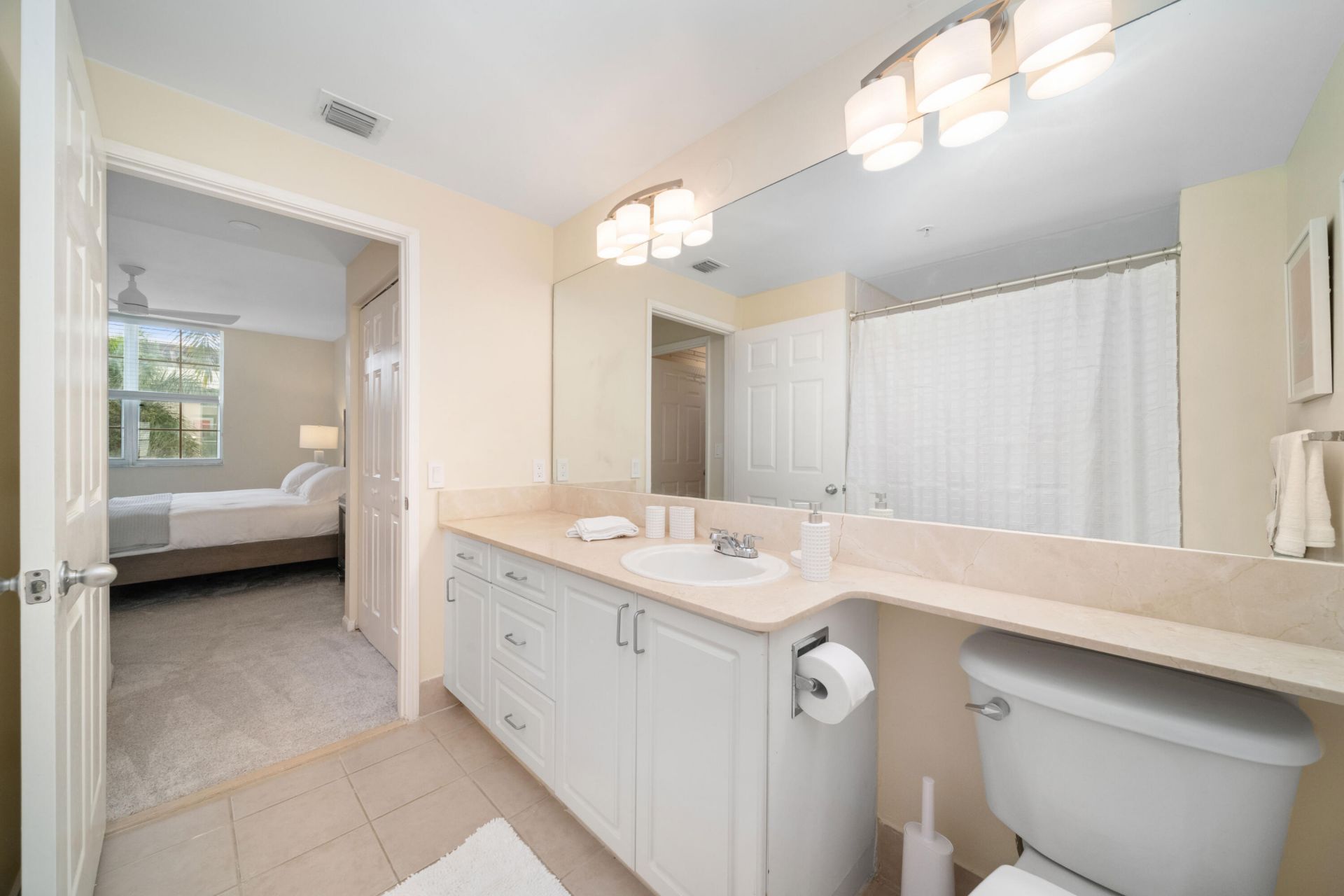 720 S Sapodilla Avenue, Unit 301, West Palm Beach, FL 33401 Photo