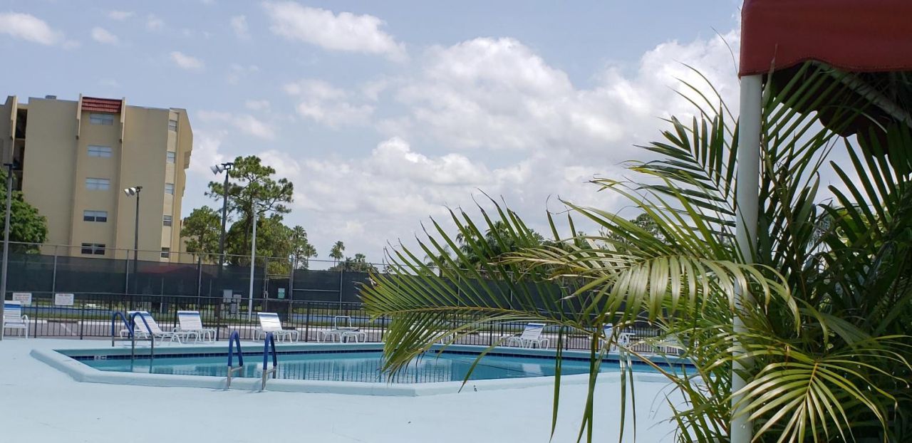 3755 Via Poinciana, Unit 304, Lake Worth, FL 33467 Photo