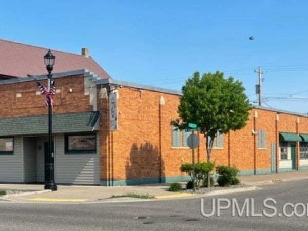 202 W Genesee Street, Iron River, MI 49935